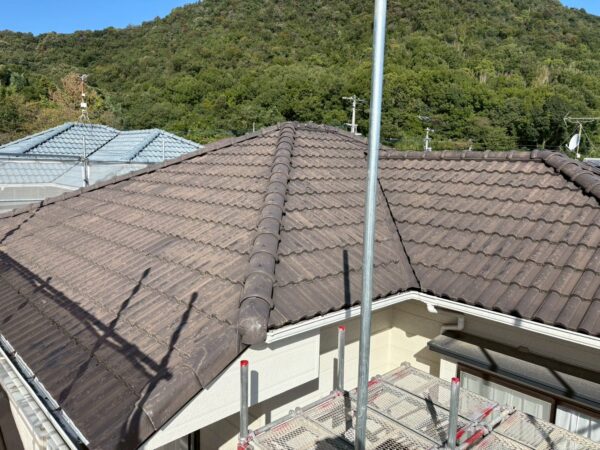 香川県高松市にて屋根修理〈アンテナ撤去・葺き替え工事〉の施工前写真