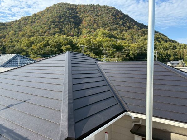 香川県高松市にて屋根修理〈アンテナ撤去・葺き替え工事〉の施工後写真