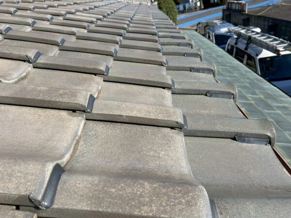 香川県高松市にて屋根修理〈瓦のひび割れ・漆喰の劣化〉の施工前写真