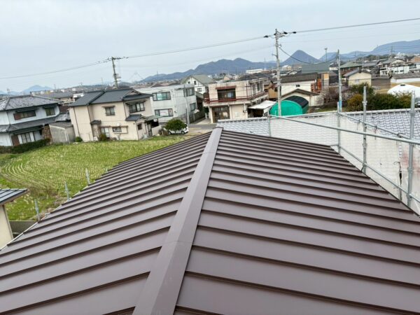 香川県高松市にて屋根修理・金属屋根塗装〈カバー工法〉の施工後写真