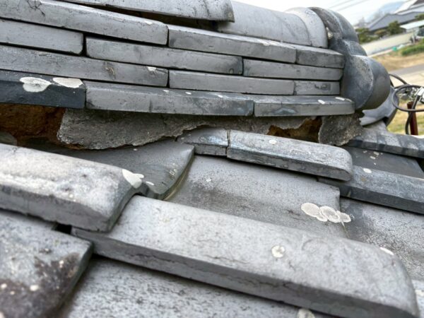 香川県高松市にて屋根修理〈板金からの雨漏り・瓦ズレ〉の施工前写真