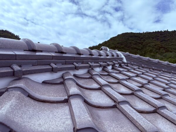 香川県高松市にて築３５年の屋根修理〈漆喰劣化・瓦ずれ〉の施工後写真
