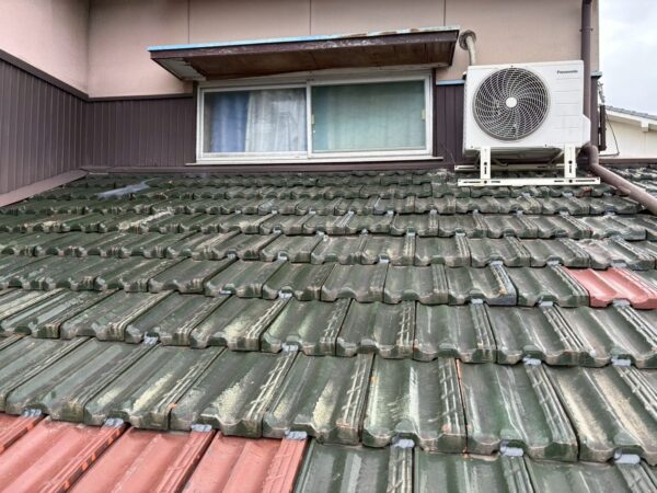 高松市にて屋根修理〈複数箇所の雨漏りで部分葺き直し〉の施工後写真
