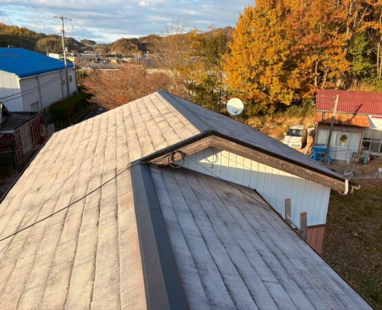 高松市にて築４５年の屋根修理〈錆びた棟板金の交換〉の施工後写真