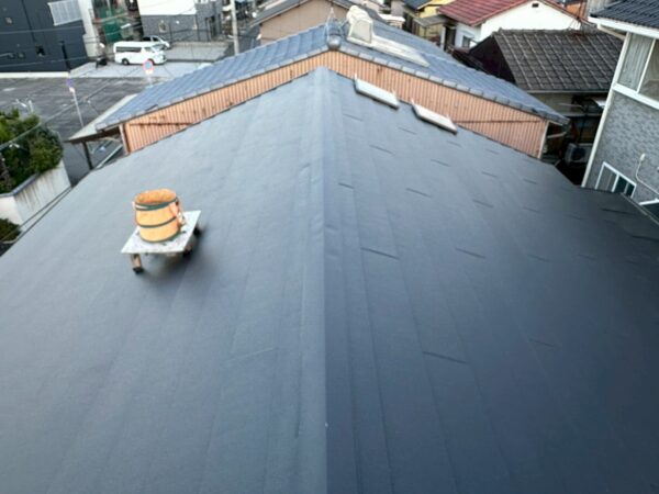 高松市にて屋根修理〈瓦屋根の雨漏りによる葺き替え〉の施工後写真