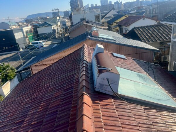 高松市にて屋根修理〈瓦屋根の雨漏りによる葺き替え〉の施工前写真
