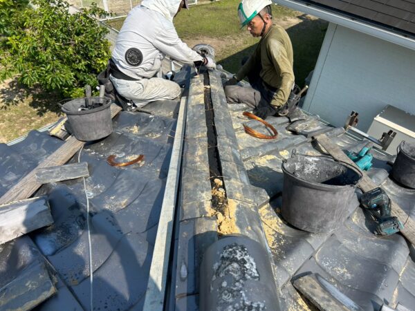 高松市にて保険適用屋根修理〈台風後の瓦の落下〉の施工前写真