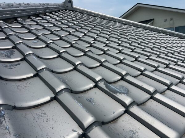 高松市にて保険適用屋根修理〈台風後の瓦の落下〉の施工後写真